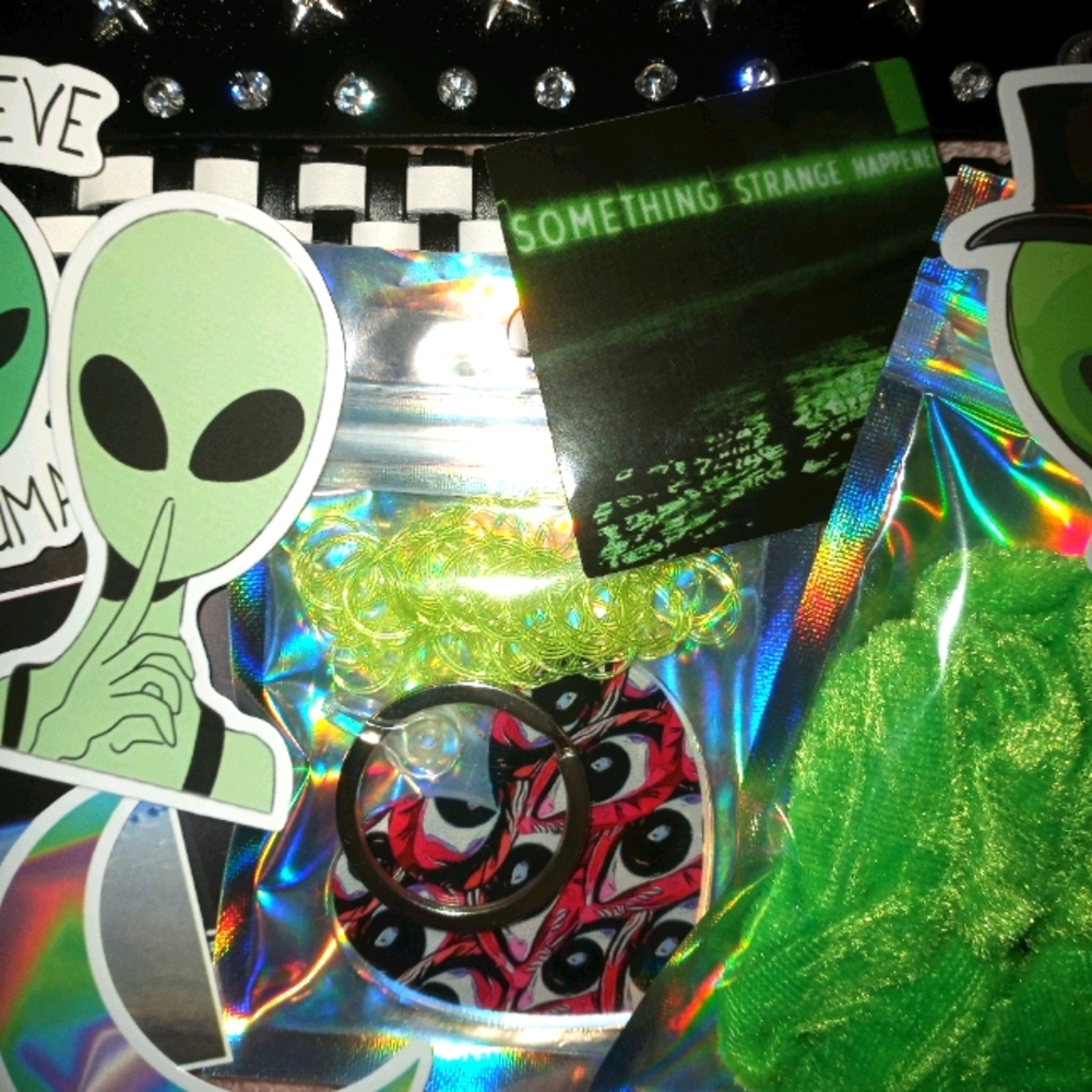 👾 Alien/Space Theme Random Goodies Package
